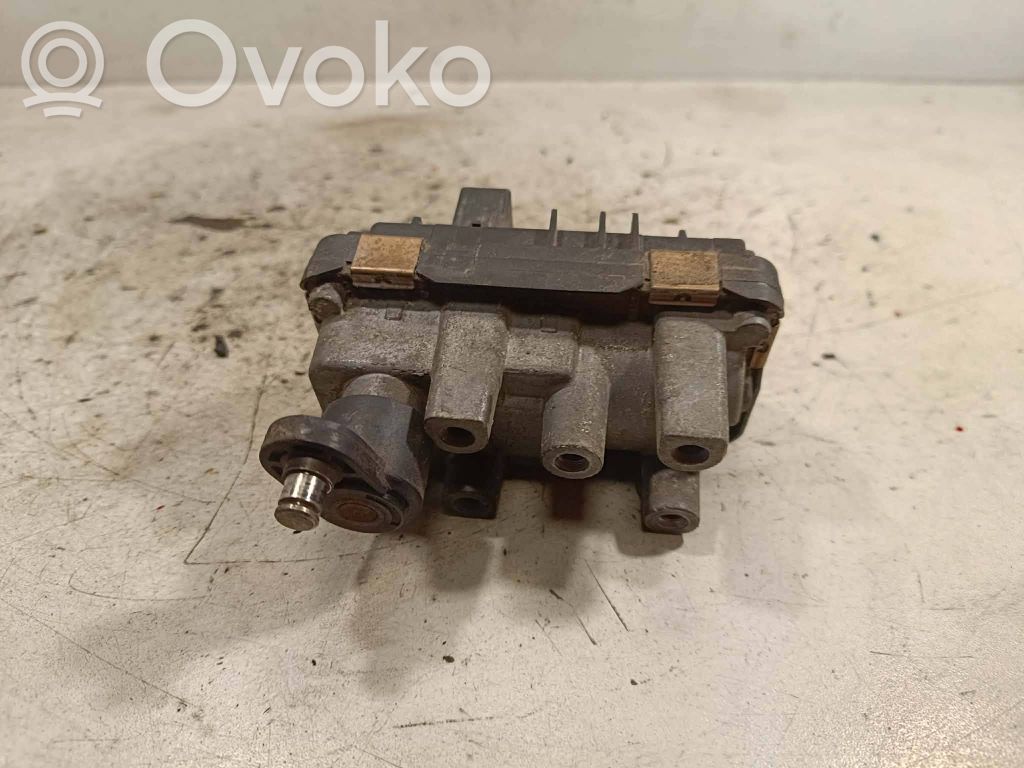 BMW 3 F30 F35 F31 Turbinos elektrinis valdymo aktuatorius 
