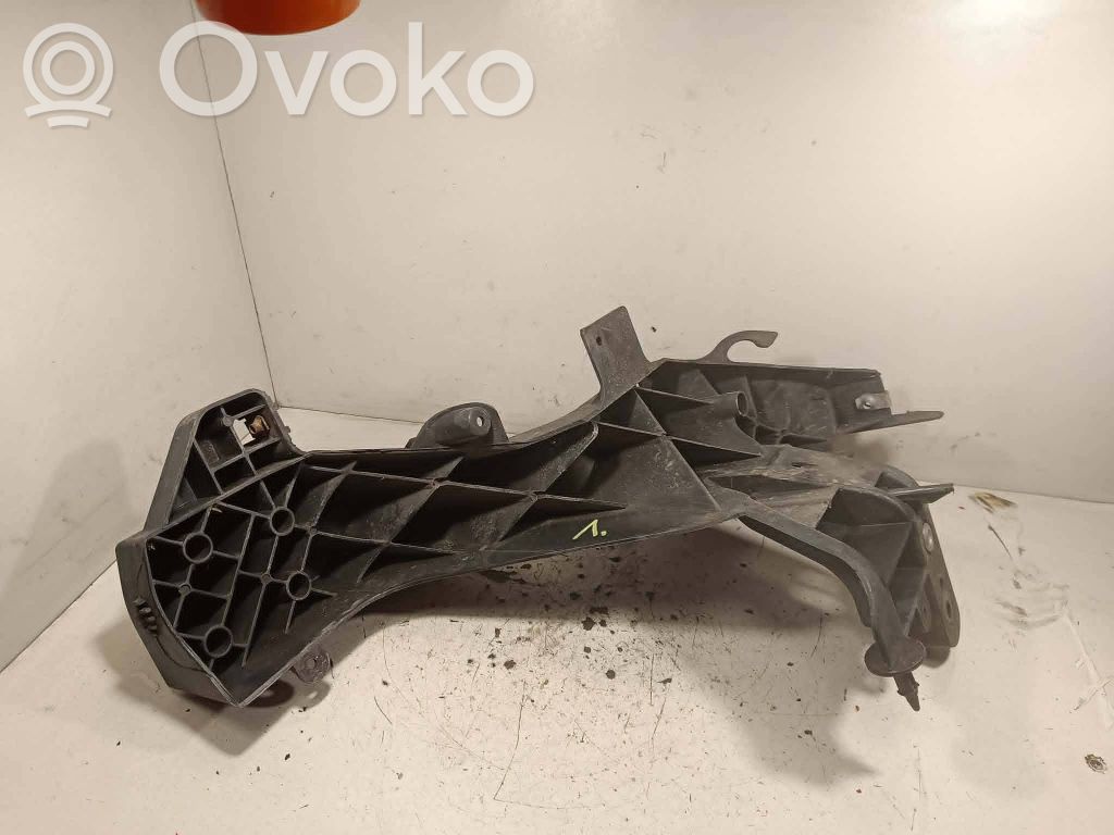 Jeep Grand Cherokee Uchwyt / Mocowanie lampy przedniej 