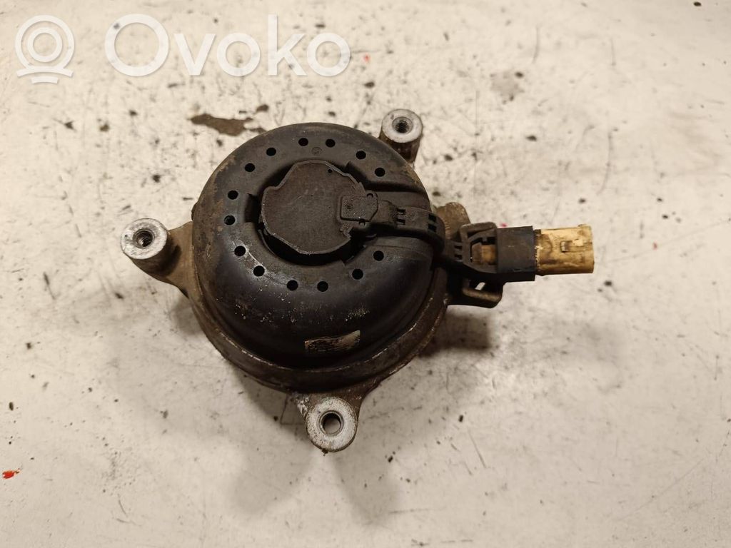 Audi SQ7 Engine mount bracket 