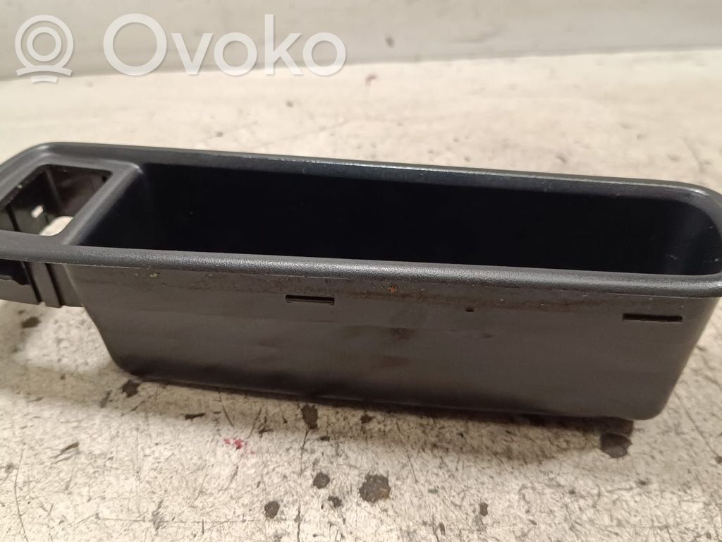 Jaguar XE Moldura del asa interna de la puerta delantera 