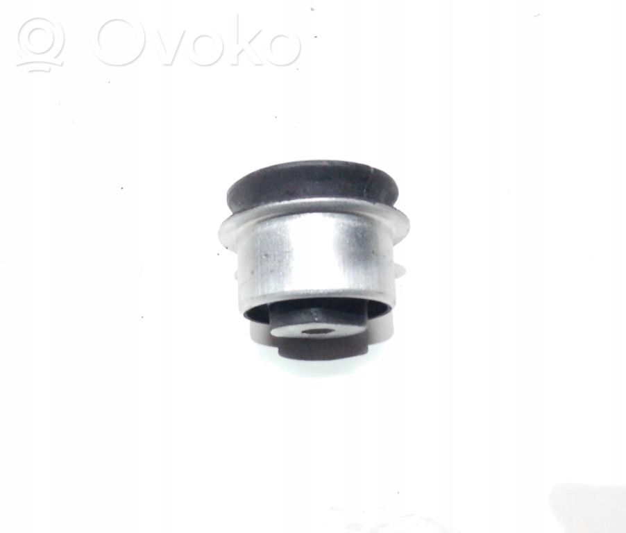 Opel Vectra B Bucșă basculă față 