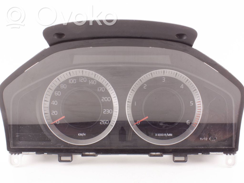 Volvo V70 Speedometer (instrument cluster) 