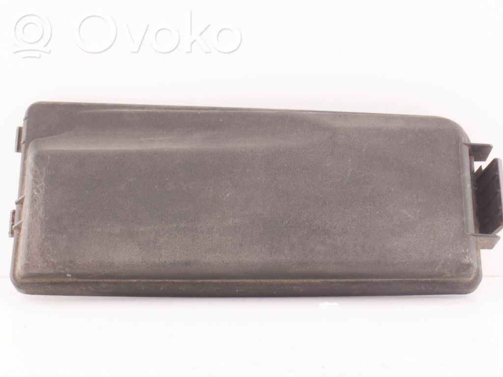 Opel Vectra C Tapa de caja de fusibles 