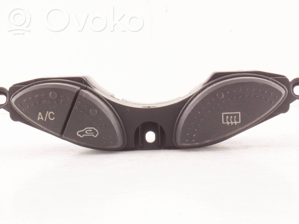 Ford Focus Windscreen/window heater switch 