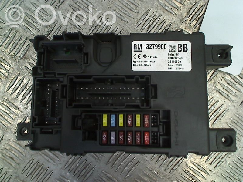 Opel Corsa D Juego de caja de fusibles 