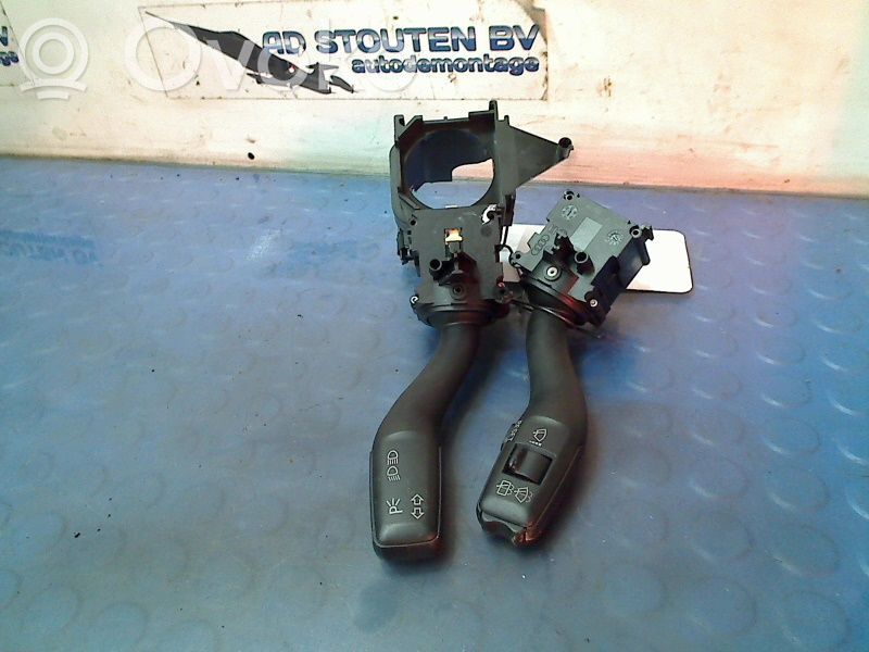 Audi A4 S4 B7 8E 8H Boutons / interrupteurs volant 