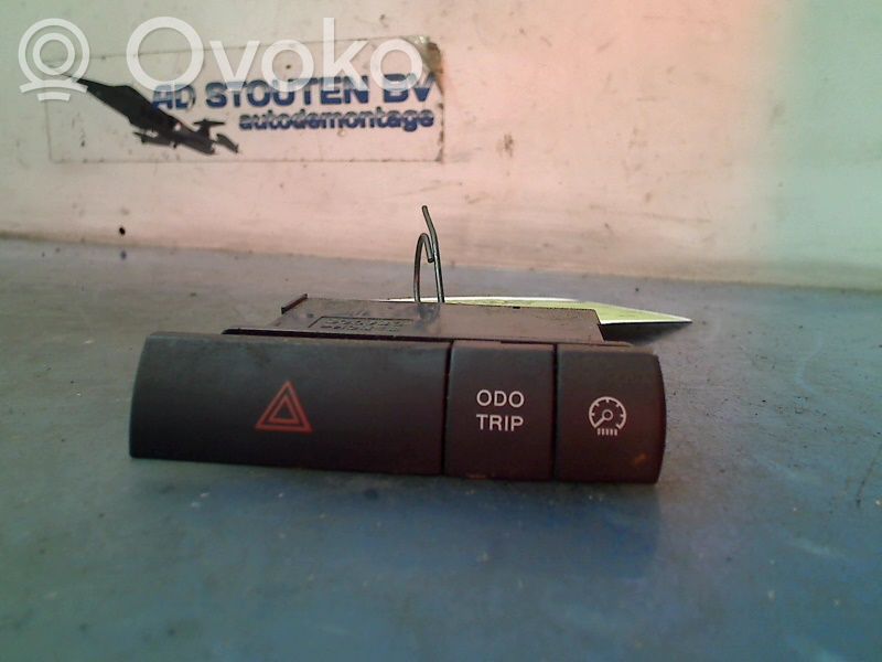 Toyota Prius (NHW20) Comutator lumini pericol 