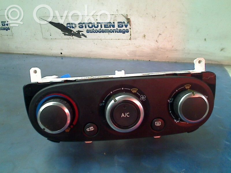 Renault Clio IV Climate control unit 