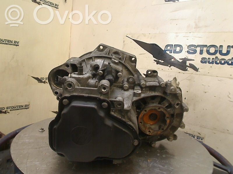 Volkswagen PASSAT B6 Cutie viteze manuală cu 5 trepte 