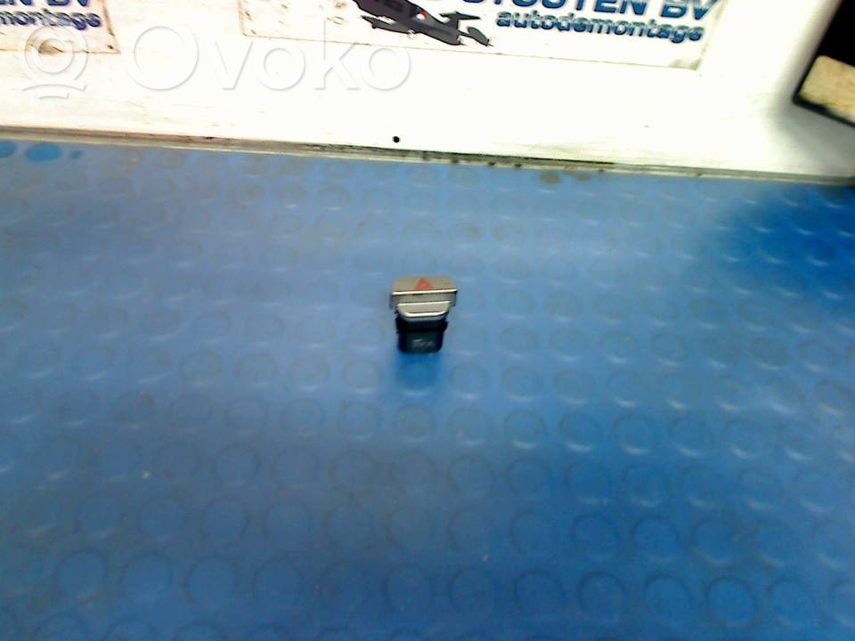 Botón interruptor de luz de peligro