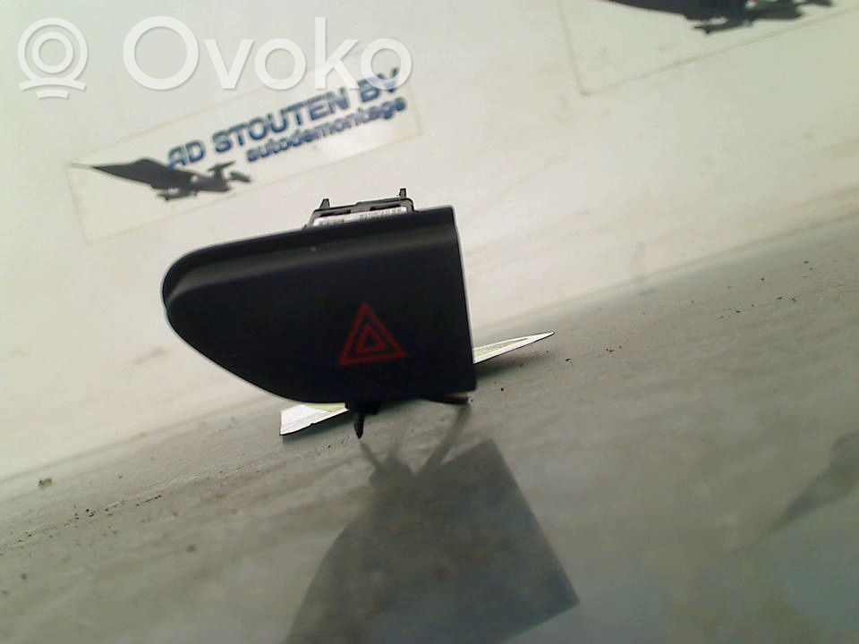 Renault Clio IV Interrupteur feux de détresse