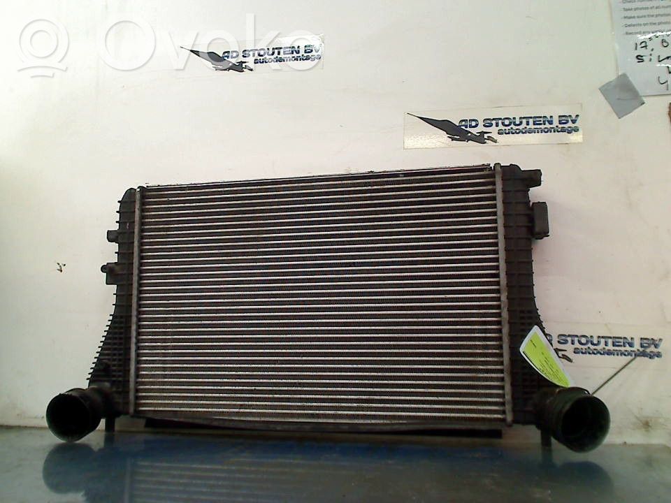 Volkswagen Jetta V Chłodnica powietrza doładowującego / Intercooler