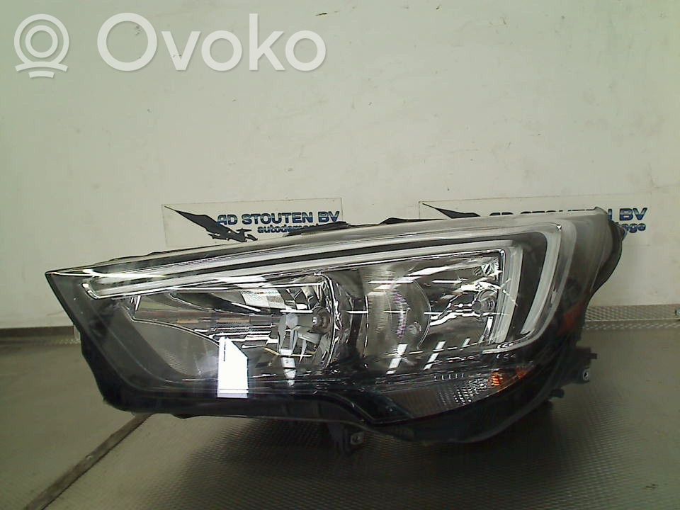 Opel Crossland X Lampa przednia 