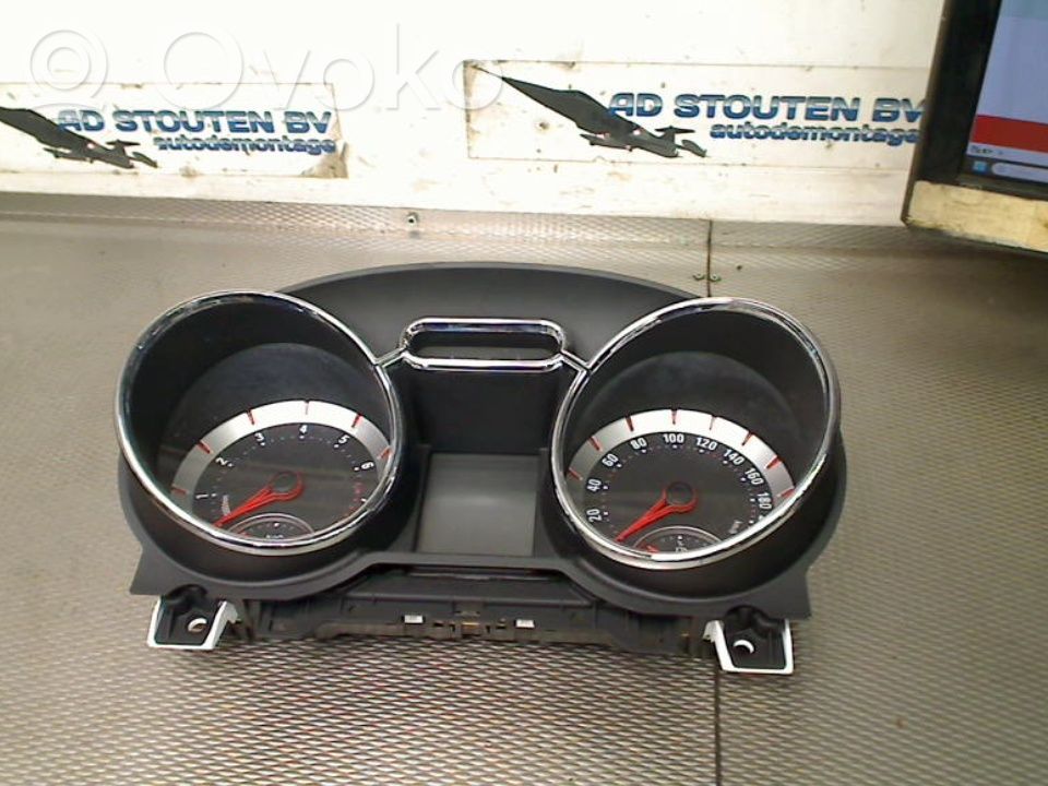 Opel Adam Tachimetro (quadro strumenti) 