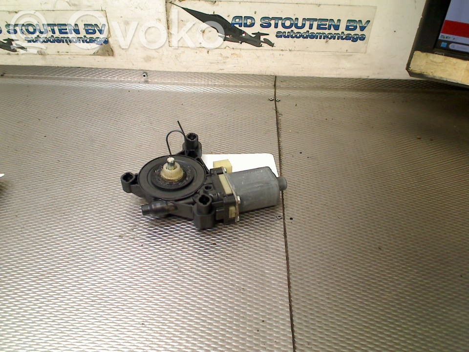 Volkswagen Golf VII Silnik regulatora szyby drzwi przednich
