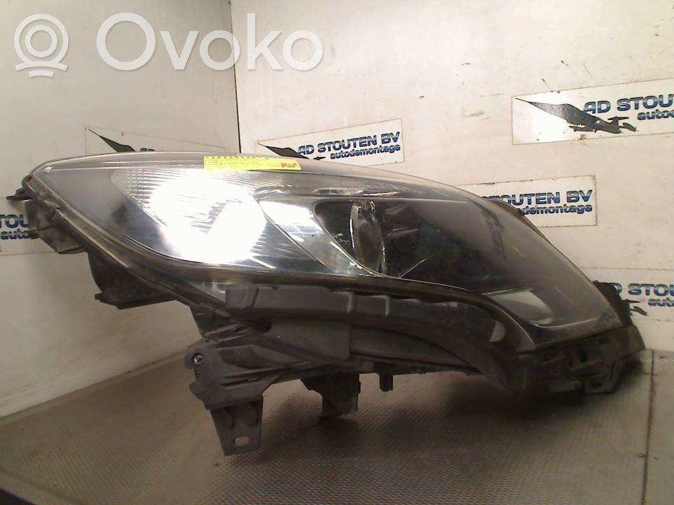Opel Zafira C Lampa przednia 