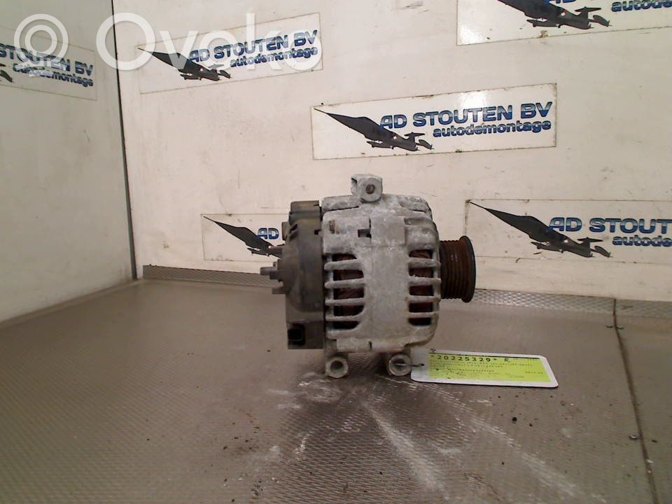 Opel Zafira C Generatore/alternatore 