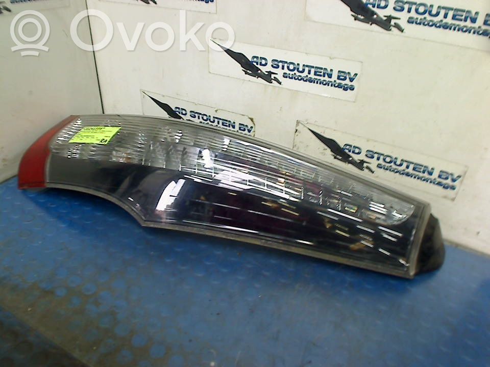 Mitsubishi Grandis Luci posteriori