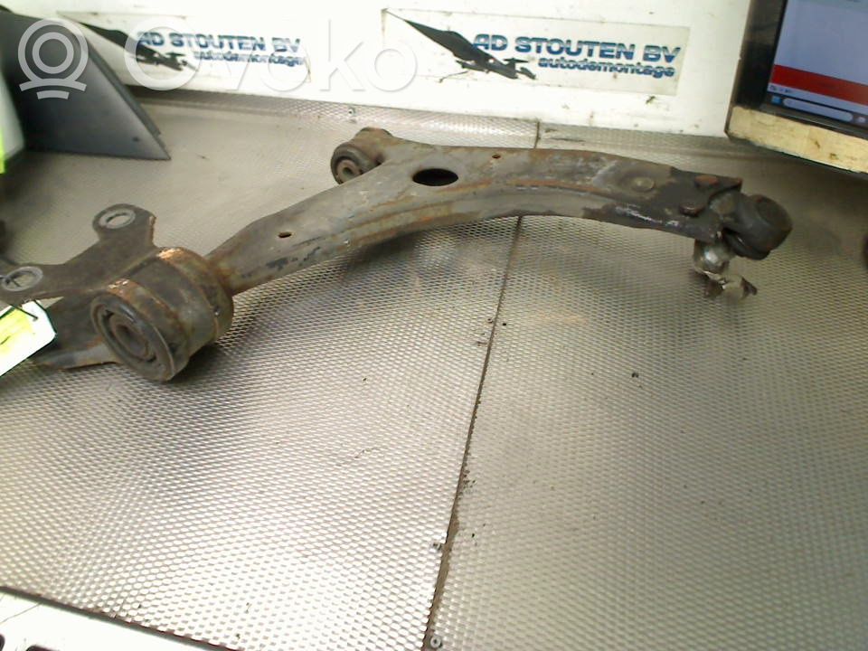Brazo de suspensión delantero   AV613A262DA,AV613A262DA,AV613A262DA