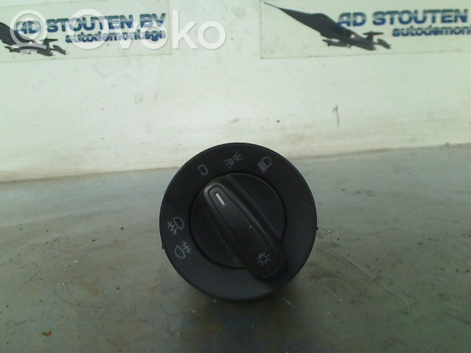 Skoda Rapid (NH) Interruptor de luz 