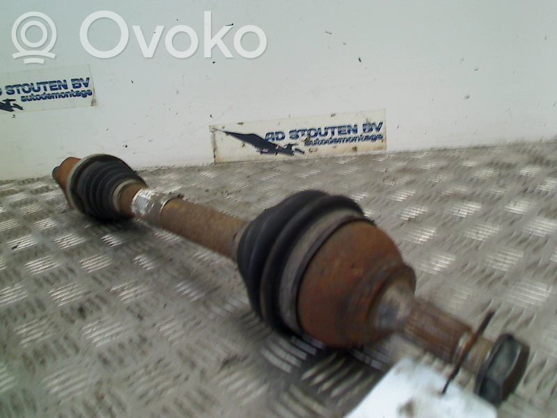 Etuvetoakseli