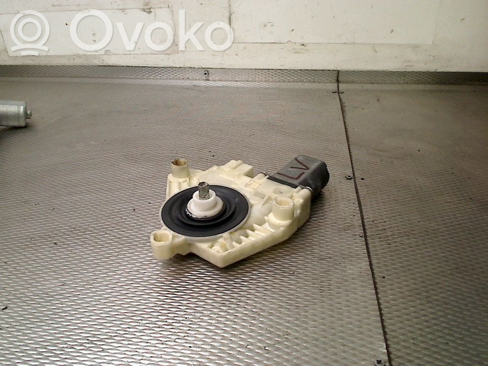 Mercedes-Benz C W205 Silnik regulatora szyby drzwi przednich
