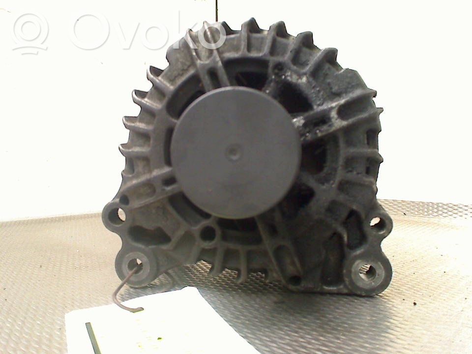 Volkswagen PASSAT B7 Generatore/alternatore