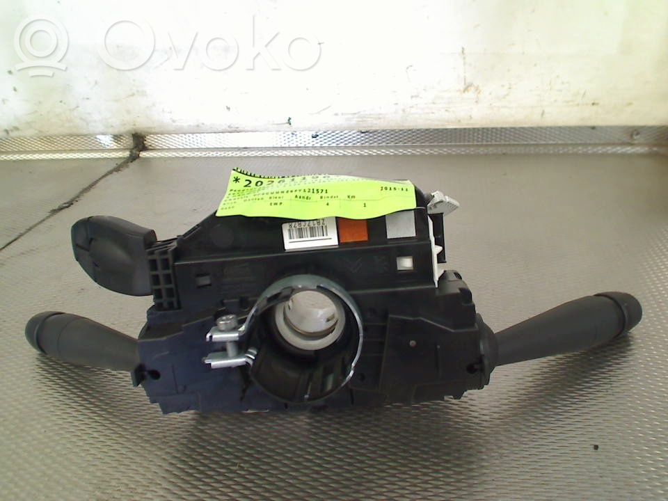 Peugeot 2008 I Boutons / interrupteurs volant