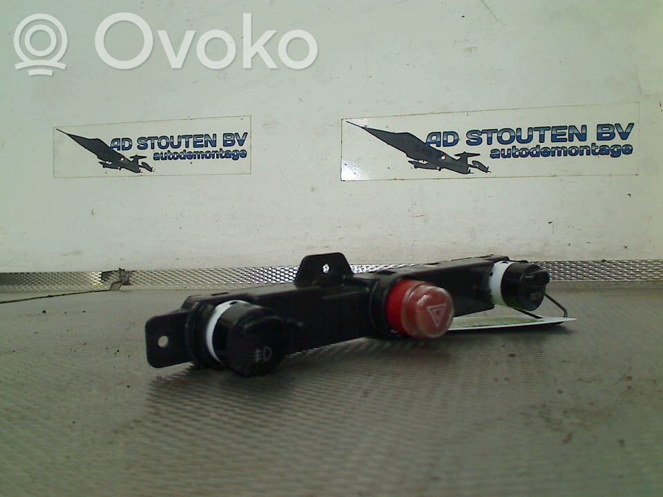 Fiat 500 Botón interruptor de luz de peligro 