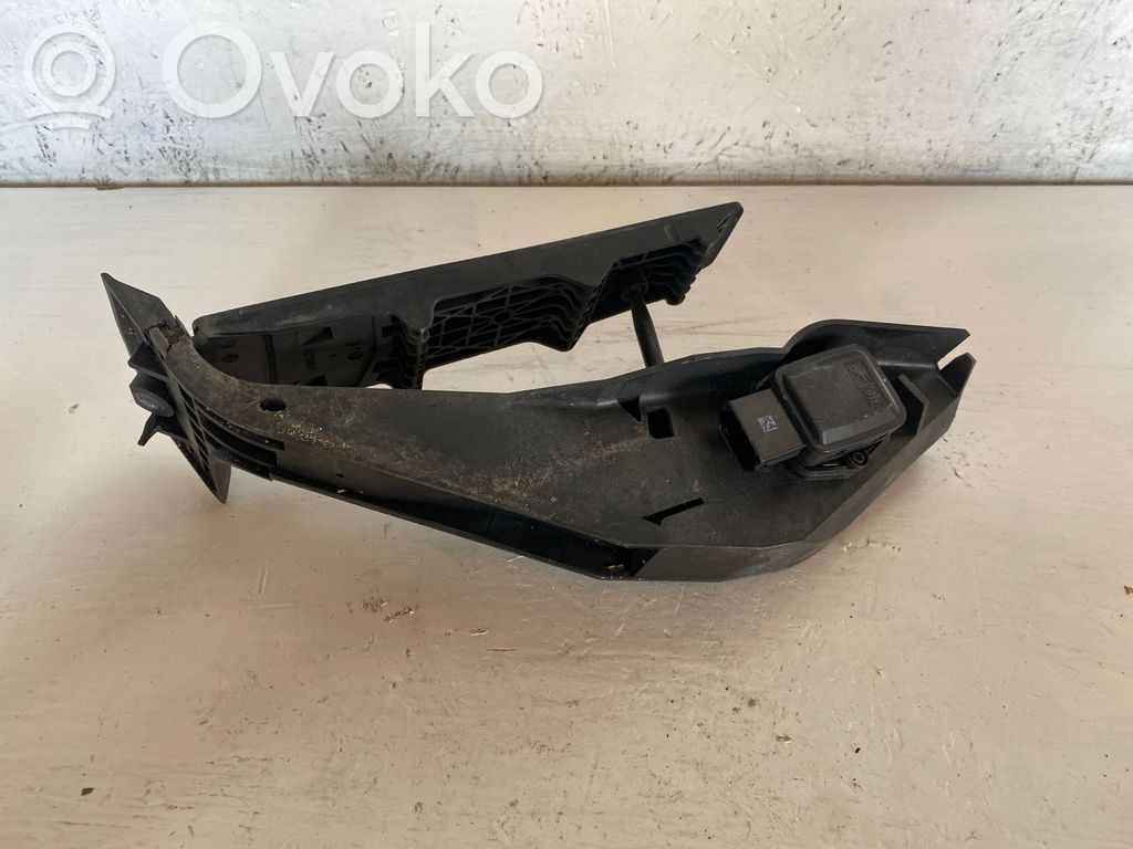 Accelerator throttle pedal   6772645,25916010,290107