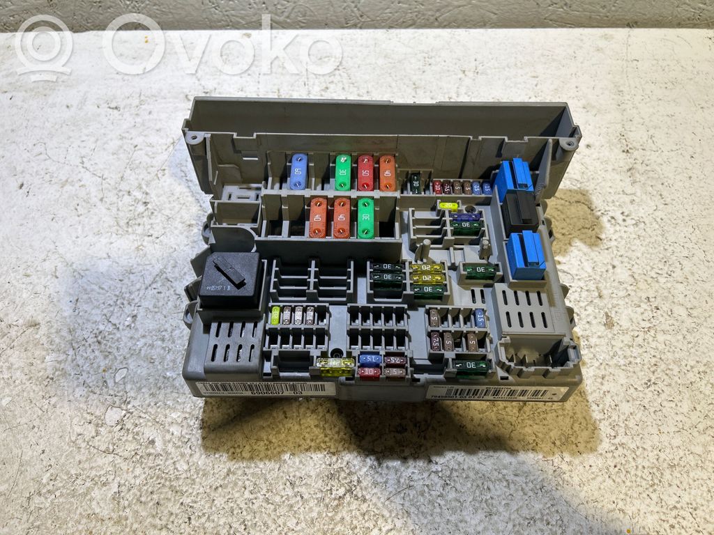 BMW 1 E81 E87 Fuse module 