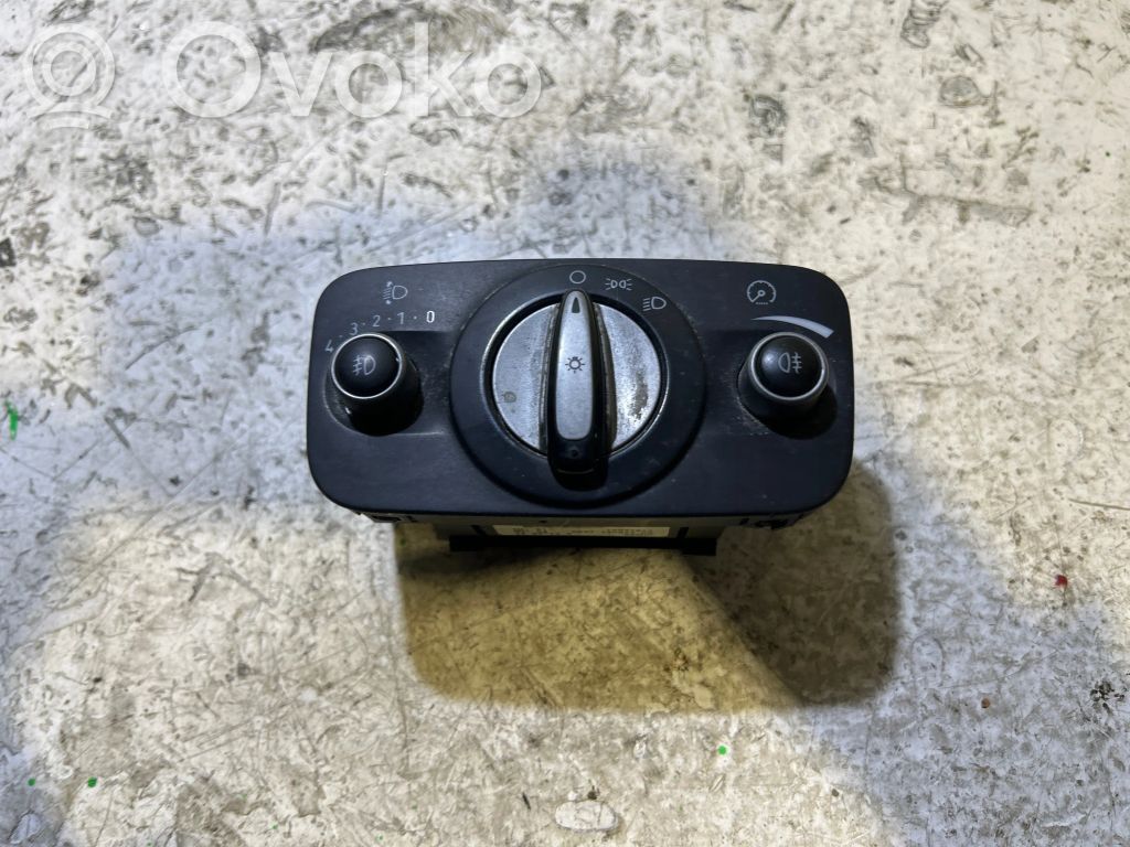 Light switch   AG9T13A024AB,10092013,120213A