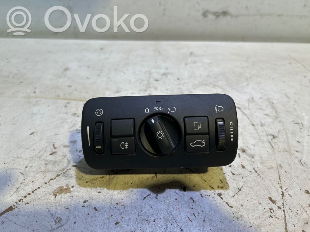 Light switch   30739413,04066312,080508A