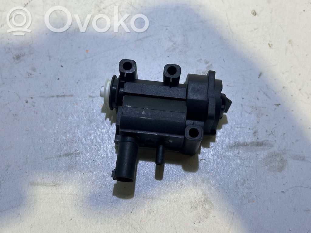 BMW X3 F25 Siłownik klapki wlewu paliwa 