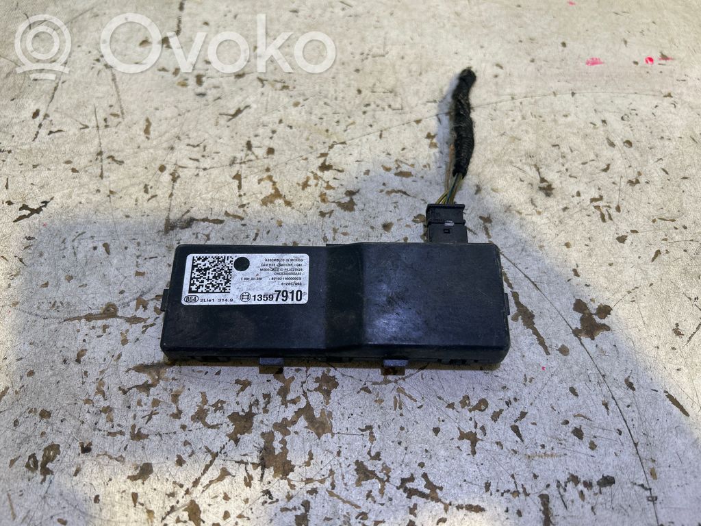 Sonstige Steuergeräte / Module   8210211000000X,812857993,13597910