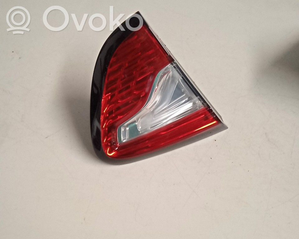 Tailgate rear/tail lights   ESQUERDO