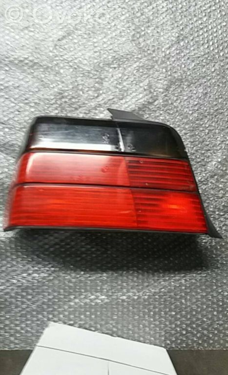 Tailgate rear/tail lights