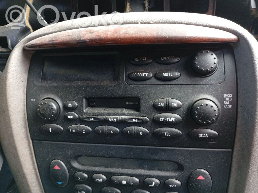Radio / CD-Player / DVD-Player / Navigation