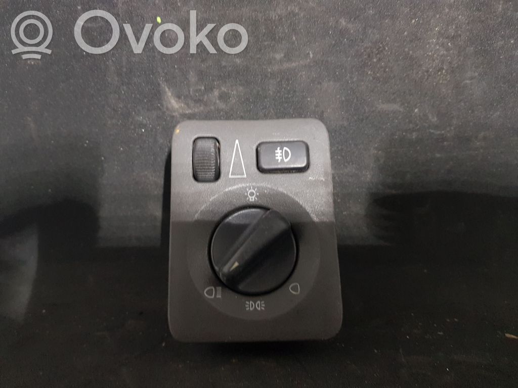 Light switch   758173