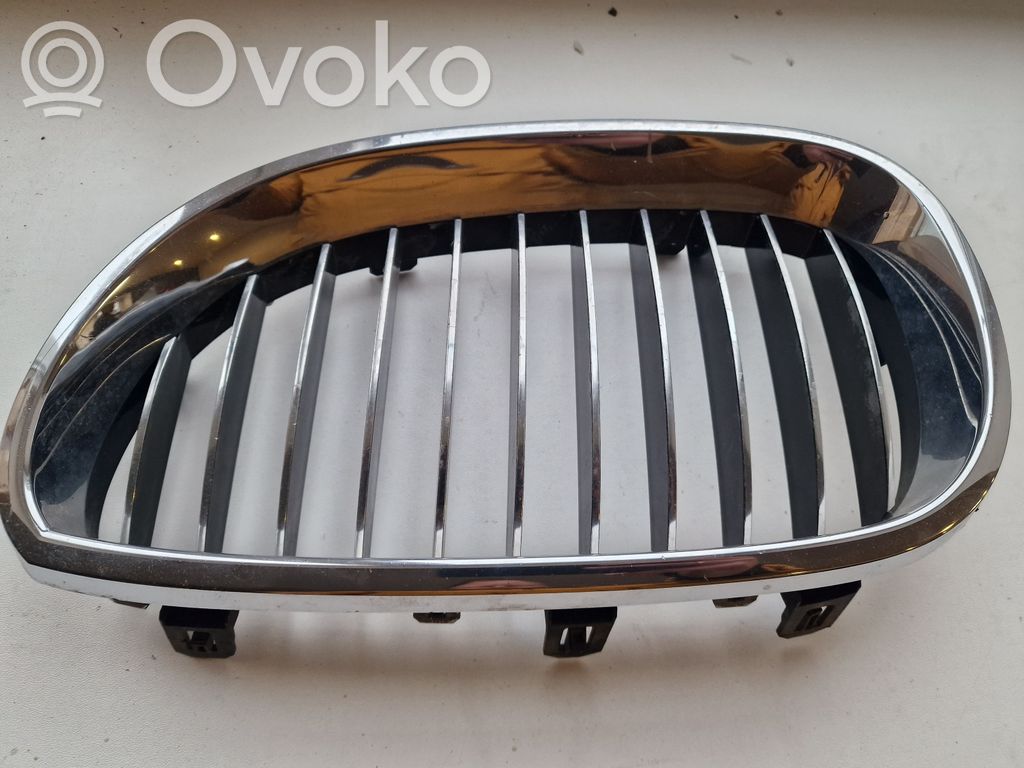 BMW 5 E60 E61 Augšējais režģis 