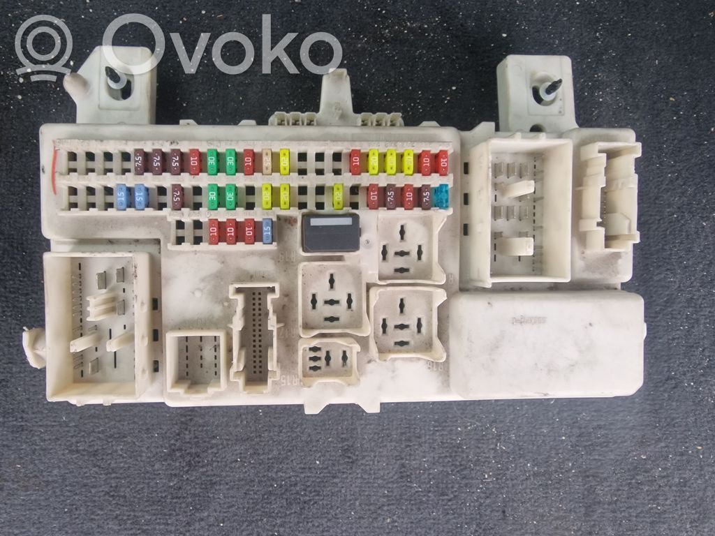 Mazda 3 I Fuse module 