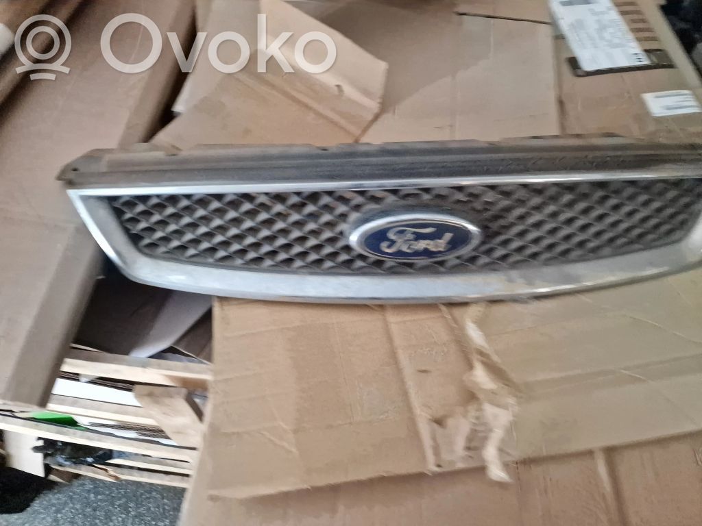 Ford Focus Front bumper upper radiator grill 