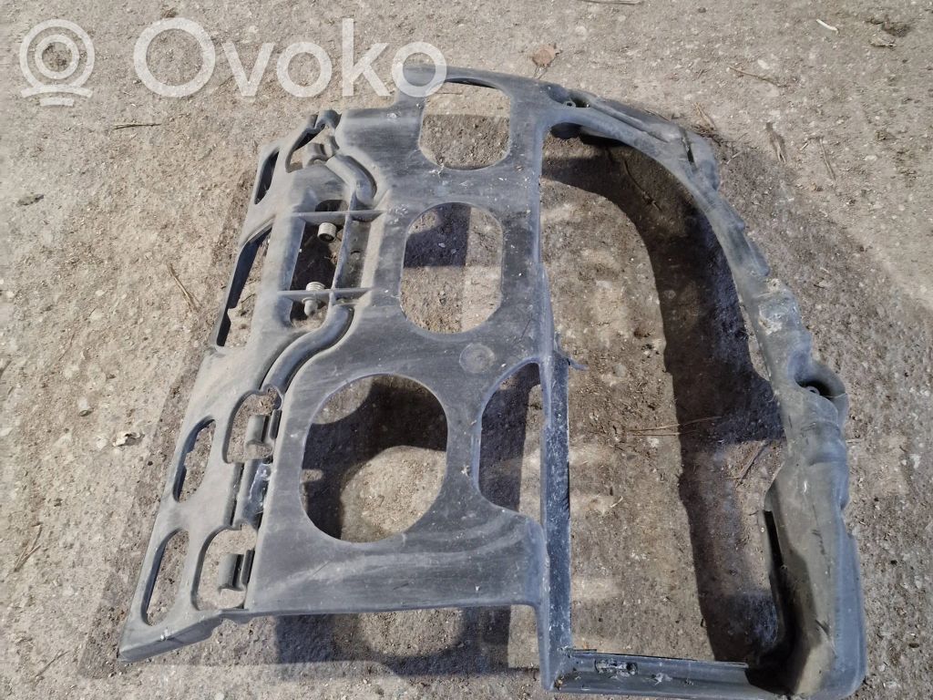 BMW 5 E60 E61 Priekinis laikiklis bamperio 