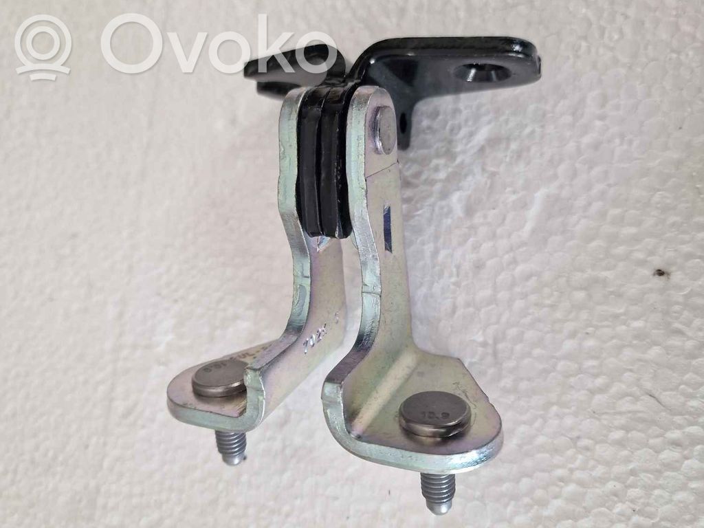 Rear door upper hinge   RUL333F