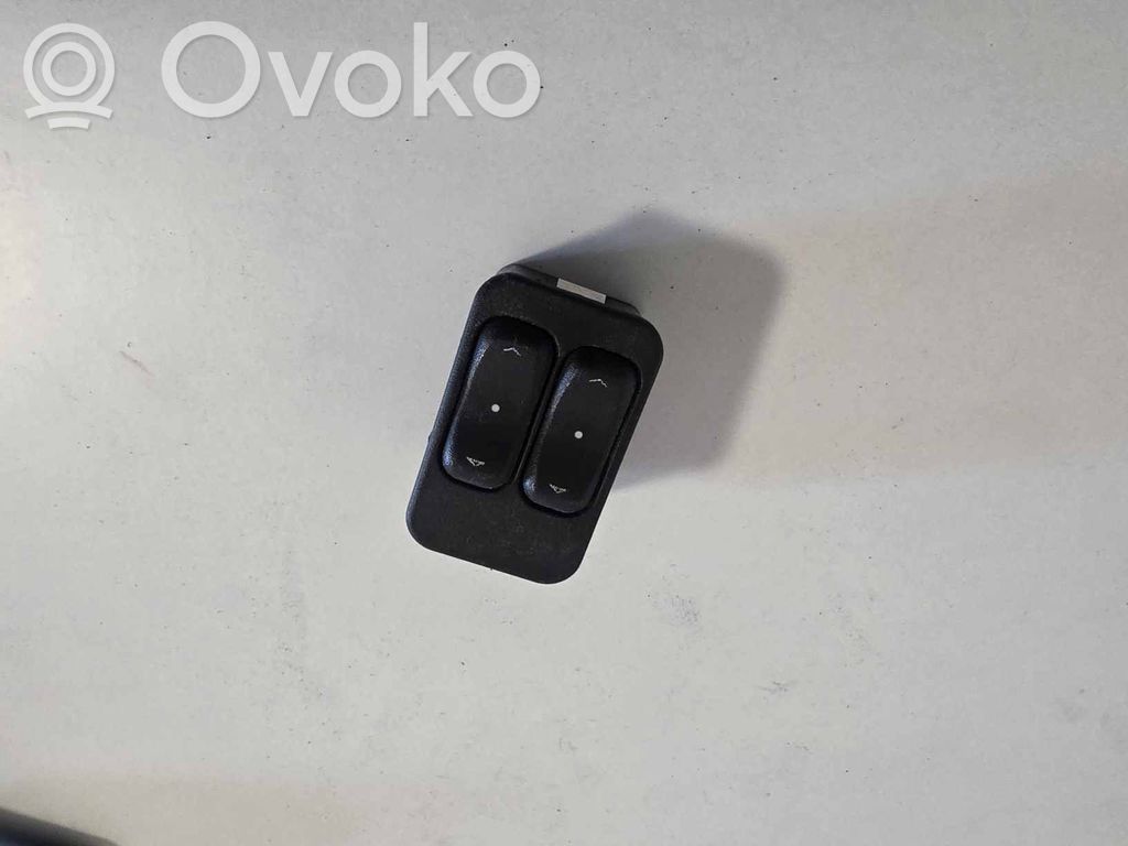 Opel Meriva A Electric window control switch 
