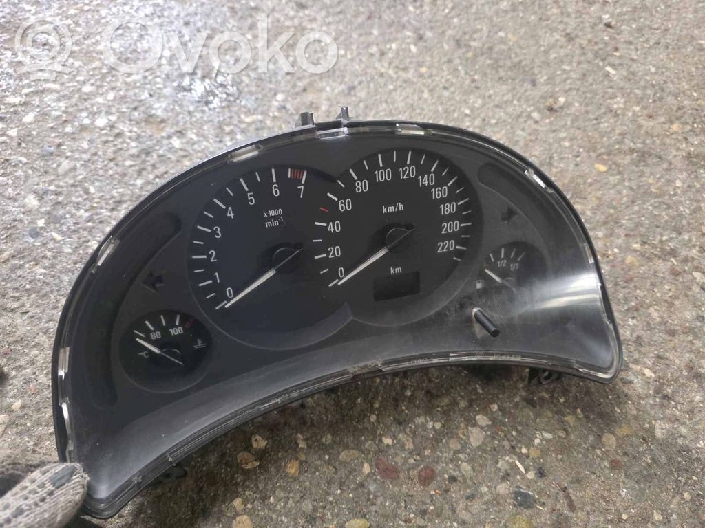 Opel Corsa C Spidometrs (instrumentu panelī) 