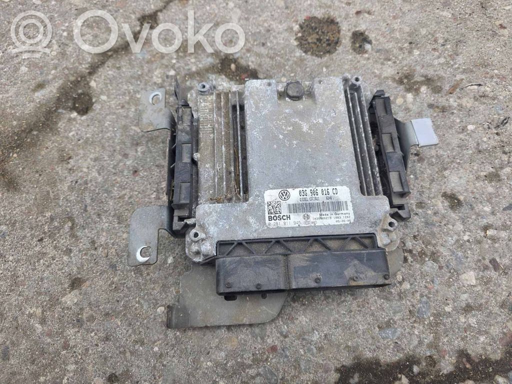 Volkswagen Touran I Engine control unit/module 