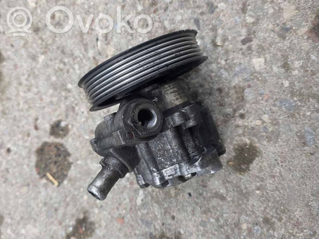 Audi A4 S4 B7 8E 8H Power steering pump 