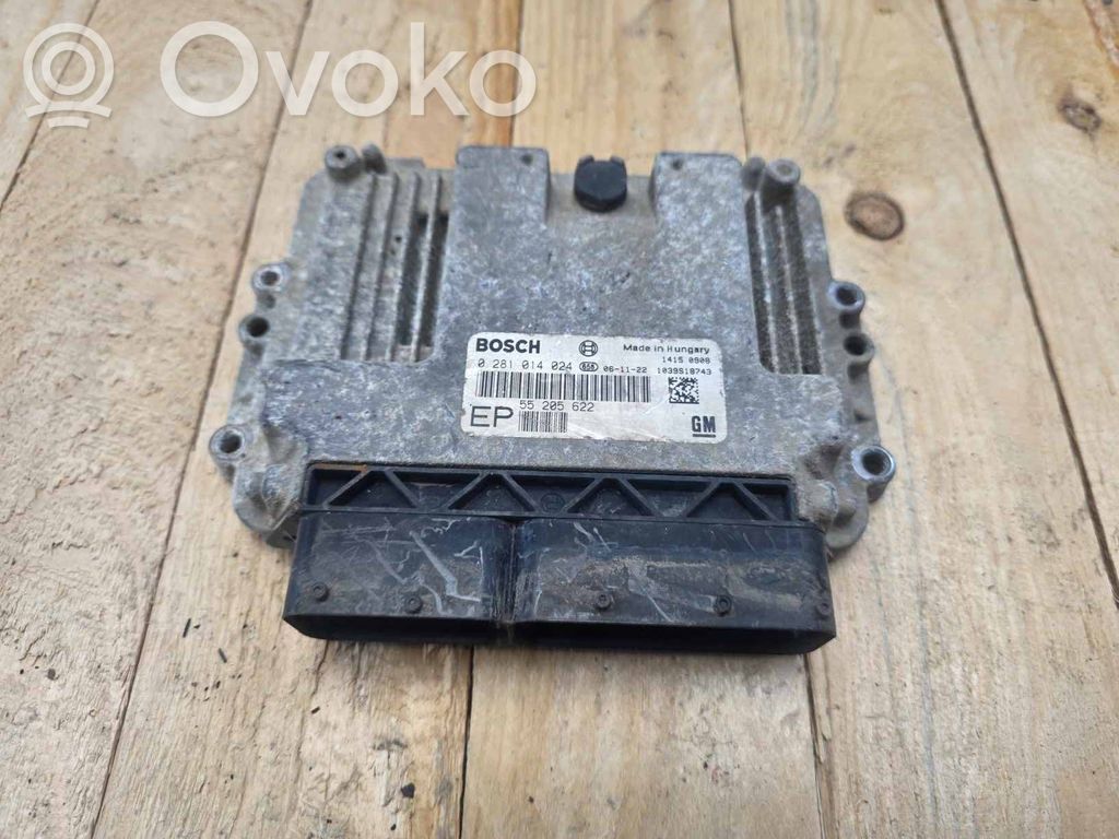 Opel Zafira B Engine control unit/module 
