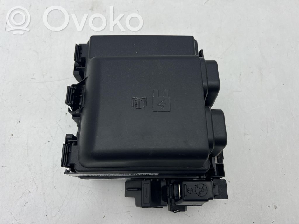 Ford Kuga III Sulakerasian kansi 